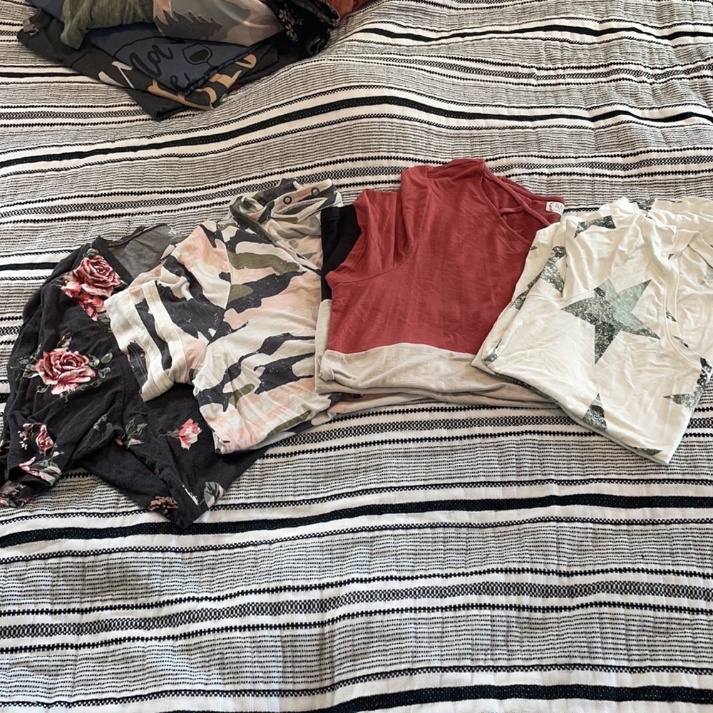 Bundle of Maurices 24/7 tees